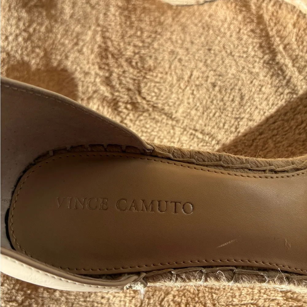 NWOT VINCE CAMUTO Meddrina Ankle Strap Sandal - Natural Size 9